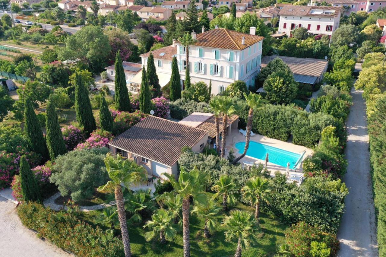 مبيت وإفطار Hyères Domaine De L'Aufrene المظهر الخارجي الصورة